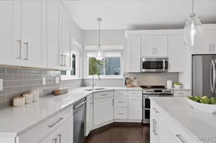 16917 Crystal Springs Dr, Chesterfield, MO 63005 - Photo 9