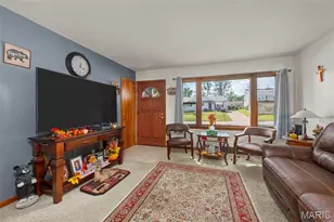 10835 Mallory Dr, Saint Louis, MO 63123 - Photo 7