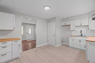 10114 Saffron Dr, Dellwood, MO 63136 - Photo 11