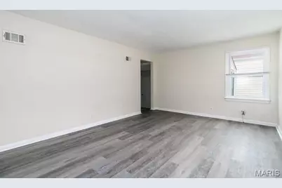 445 Plaza Avenue, Ferguson, MO 63135 - Photo 9