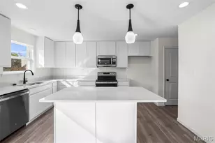 225 Heroes Wy, Florissant, MO 63031 - Photo 9