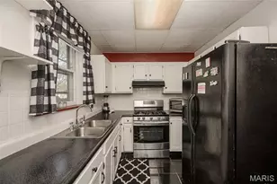 6775 Chamberlain Ave, University City, MO 63130 - Photo 11