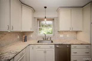 7 Kingston Manor Dr, Ladue, MO 63124 - Photo 13