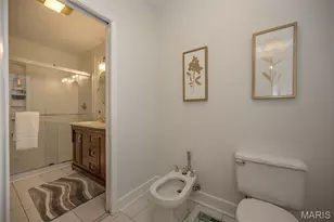7 Kingston Manor Dr, Ladue, MO 63124 - Photo 21