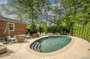 7 Kingston Manor Dr, Ladue, MO 63124 - Photo 47
