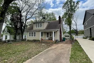 726 E Pacific Ave, Webster Groves, MO 63119 - Photo 1