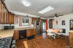 2844 Sugar Tree Ln, Maryland Heights, MO 63043 - Photo 5