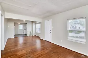 10214 Saint Anthony Ln, Saint Ann, MO 63074 - Photo 5