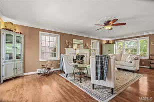7370 Winchester Dr, Saint Louis, MO 63121 - Photo 7