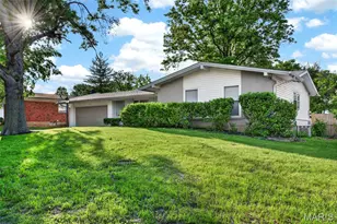3255 Classic Dr, Florissant, MO 63033 - Photo 3
