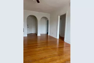 7355 Lindell Boulevard #302, University City, MO 63130 - Photo 5