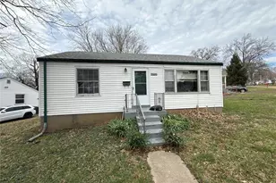 7500 Haywood Dr, Hanley Hills, MO 63133 - Photo 1