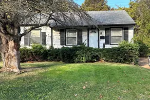 10429 Renfrew Dr, Saint Louis, MO 63137 - Photo 1