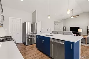 906 Palisades Cir, Saint Charles, MO 63301 - Photo 9