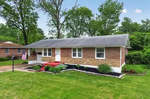 10312 Seaton Dr, Bellefontaine Neighbors, MO 63137 - Photo 3
