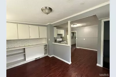 452 Bluff Drive, Saint Louis, MO 63137 - Photo 3