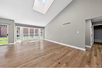 549 Rancho Lane, Florissant, MO 63031 - Photo 7