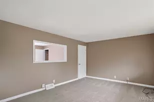 10253 Green Valley Dr, Saint Louis, MO 63136 - Photo 9
