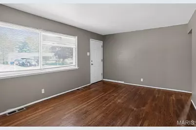 1752 Hudson Road, Saint Louis, MO 63136 - Photo 7