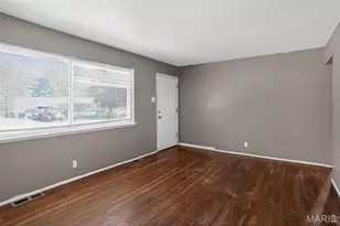 1752 Hudson Rd, Saint Louis, MO 63136 - Photo 7