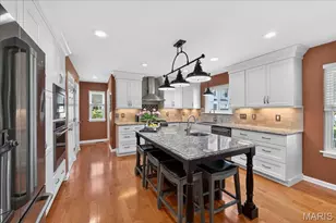 5754 Wickershire Ln, Oakville, MO 63129 - Photo 11