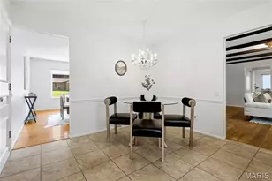 1029 Fernway Ln, Creve Coeur, MO 63141 - Photo 9