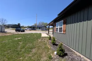 102 S Lois Ct, Winfield, MO 65704 - Photo 3