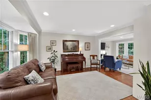 403 Woodview Manor Ln, Kirkwood, MO 63122 - Photo 5