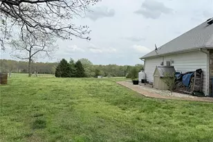 24306 Parade Dr, Lebanon, MO 65536 - Photo 11