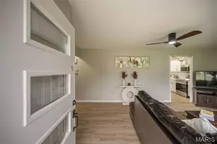 270 E Skyline Dr, Ballwin, MO 63011 - Photo 7