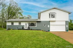 270 E Skyline Dr, Ballwin, MO 63011 - Photo 1