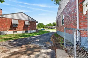 9233 Meadowbrook Ln, Overland, MO 63114 - Photo 5