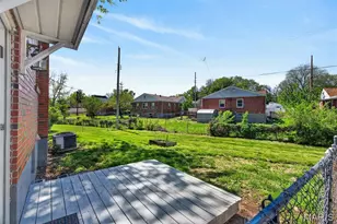 9233 Meadowbrook Ln, Overland, MO 63114 - Photo 7