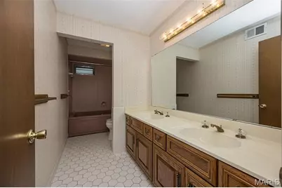 336 Hackmann Lane, Creve Coeur, MO 63141 - Photo 37