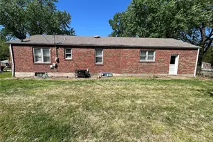 106 Henquin Dr, Saint Louis, MO 63135 - Photo 11