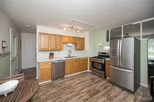 12167 Parkwood Pl, Maryland Heights, MO 63043 - Photo 9
