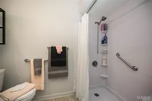 12167 Parkwood Pl, Maryland Heights, MO 63043 - Photo 17