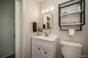 12167 Parkwood Pl, Maryland Heights, MO 63043 - Photo 15