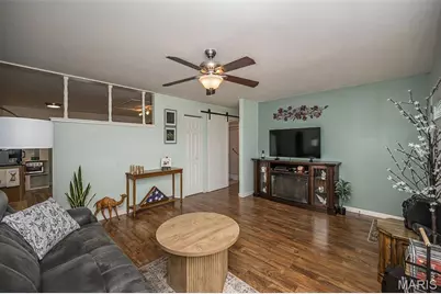 12167 Parkwood Place, Maryland Heights, MO 63043 - Photo 5