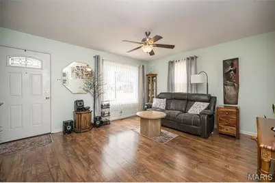 12167 Parkwood Place, Maryland Heights, MO 63043 - Photo 7