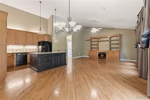 5604 Hillcamp Ct, Saint Louis, MO 63128 - Photo 9