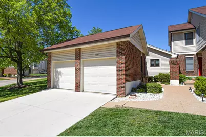 5539 Duchesne Parque Drive, Saint Louis, MO 63128 - Photo 1