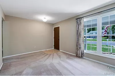 5615 Chalet Manor Court, Saint Louis, MO 63129 - Photo 5