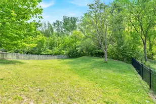 1562 Glenn Brooke Woods Cir, Ballwin, MO 63021 - Photo 37