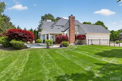 18009 Tara Woods Court, Chesterfield, MO 63005 - Photo 3