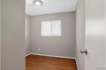 6751 Kenwood Drive, Saint Louis, MO 63121 - Photo 11