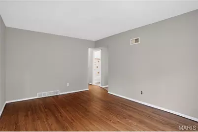 6751 Kenwood Drive, Saint Louis, MO 63121 - Photo 9