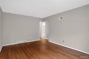 6751 Kenwood Dr, Saint Louis, MO 63121 - Photo 9