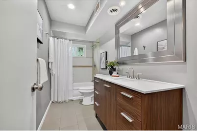 7421 Saleen Court, University City, MO 63130 - Photo 11