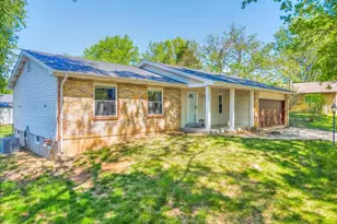 1909 Lakeheights Ln, Spanish Lake, MO 63138 - Photo 3
